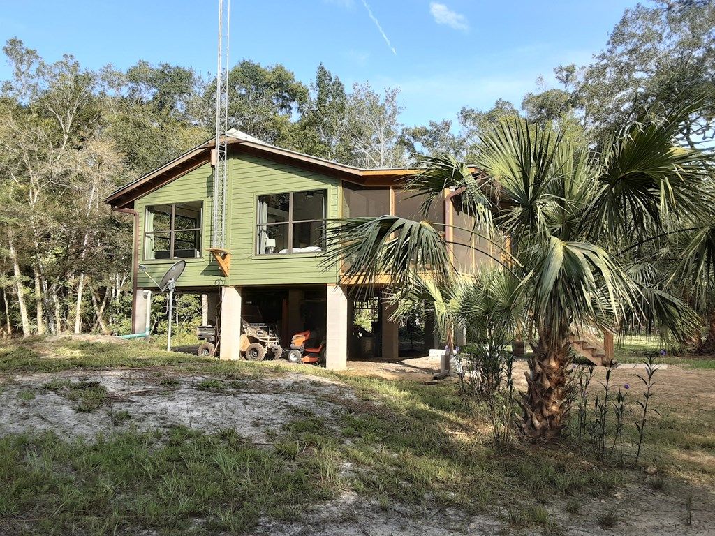 Off Grid Florida Off-grid - Self-sustaining Cabin on 60 Acres - Florida - SurvivalRealty.com