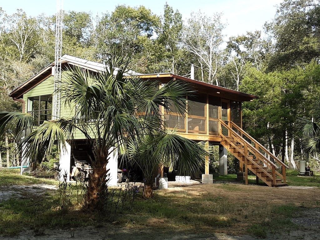 Off Grid Florida Off-grid - Self-sustaining Cabin on 60 Acres - Florida - SurvivalRealty.com