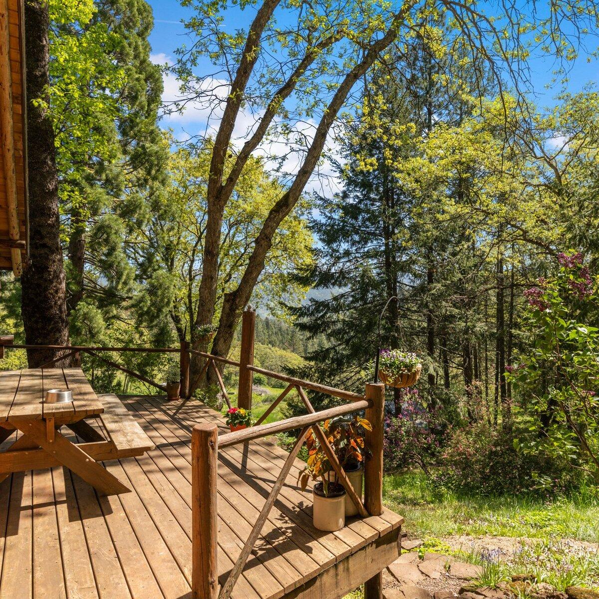 Curated visual reference: Sustainable Off Grid Living 4 Cabins And Bunkhouse On 100 Photo Inspiration