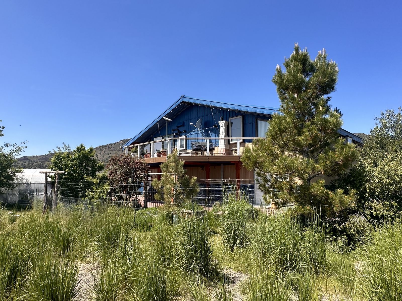 Off-Grid Ranch Custom Home & Shop/Hangar on 331 Acres - SurvivalRealty.com