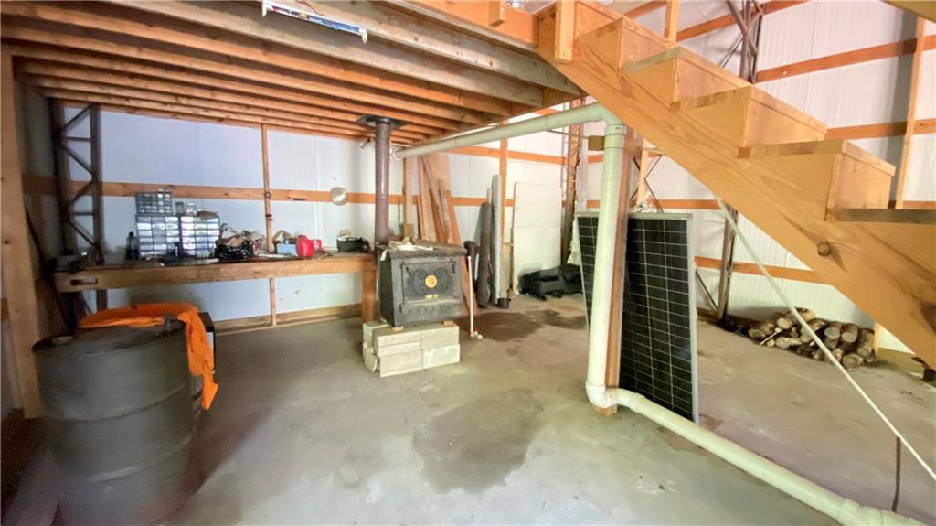 Picture of Off-Grid Living (A Complete Guide to Energy, Water, Shelter, and Self ...