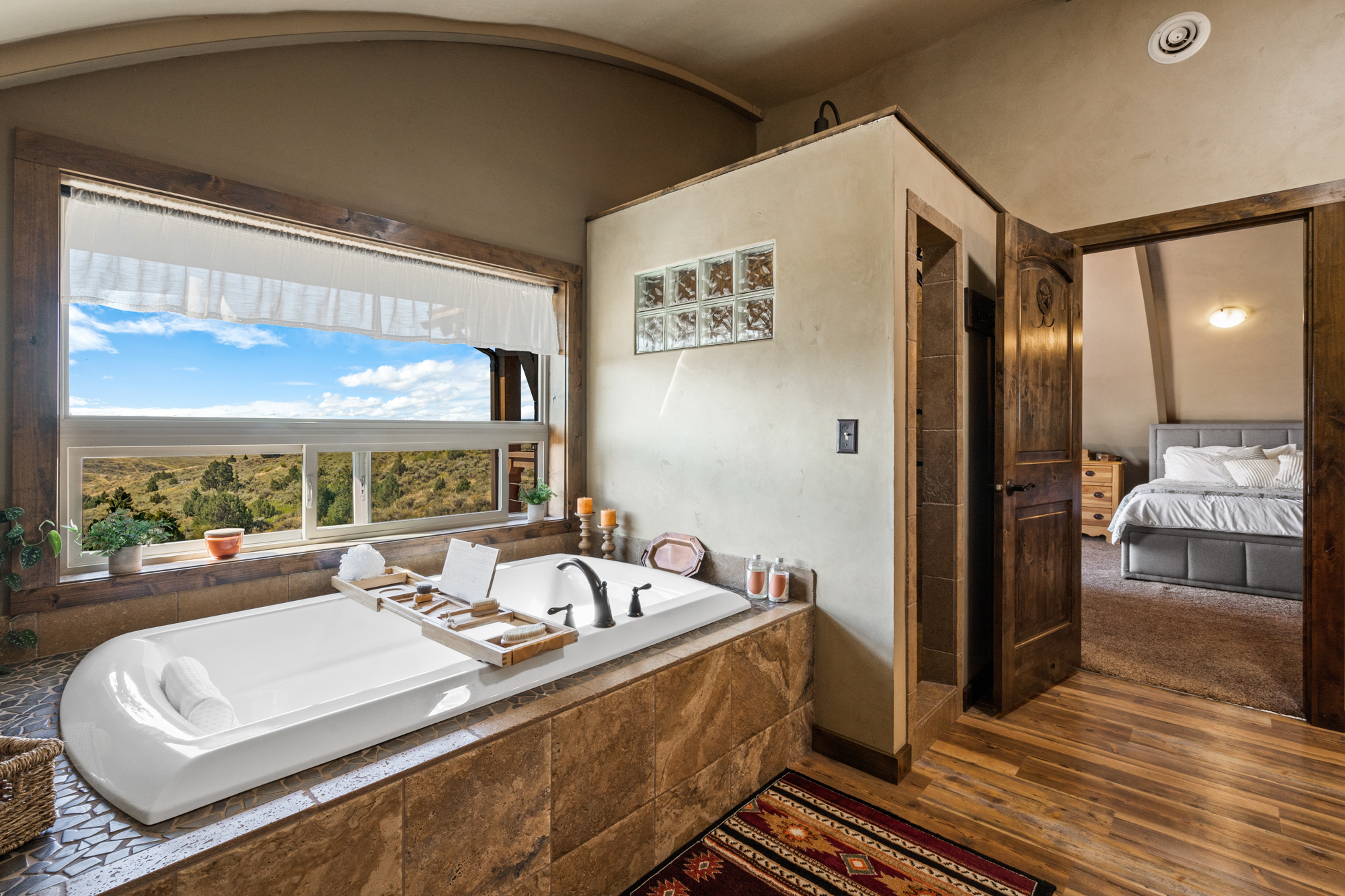 Luxury Off-Grid Home, 40 Acres, NO COVENANTS - SurvivalRealty.com