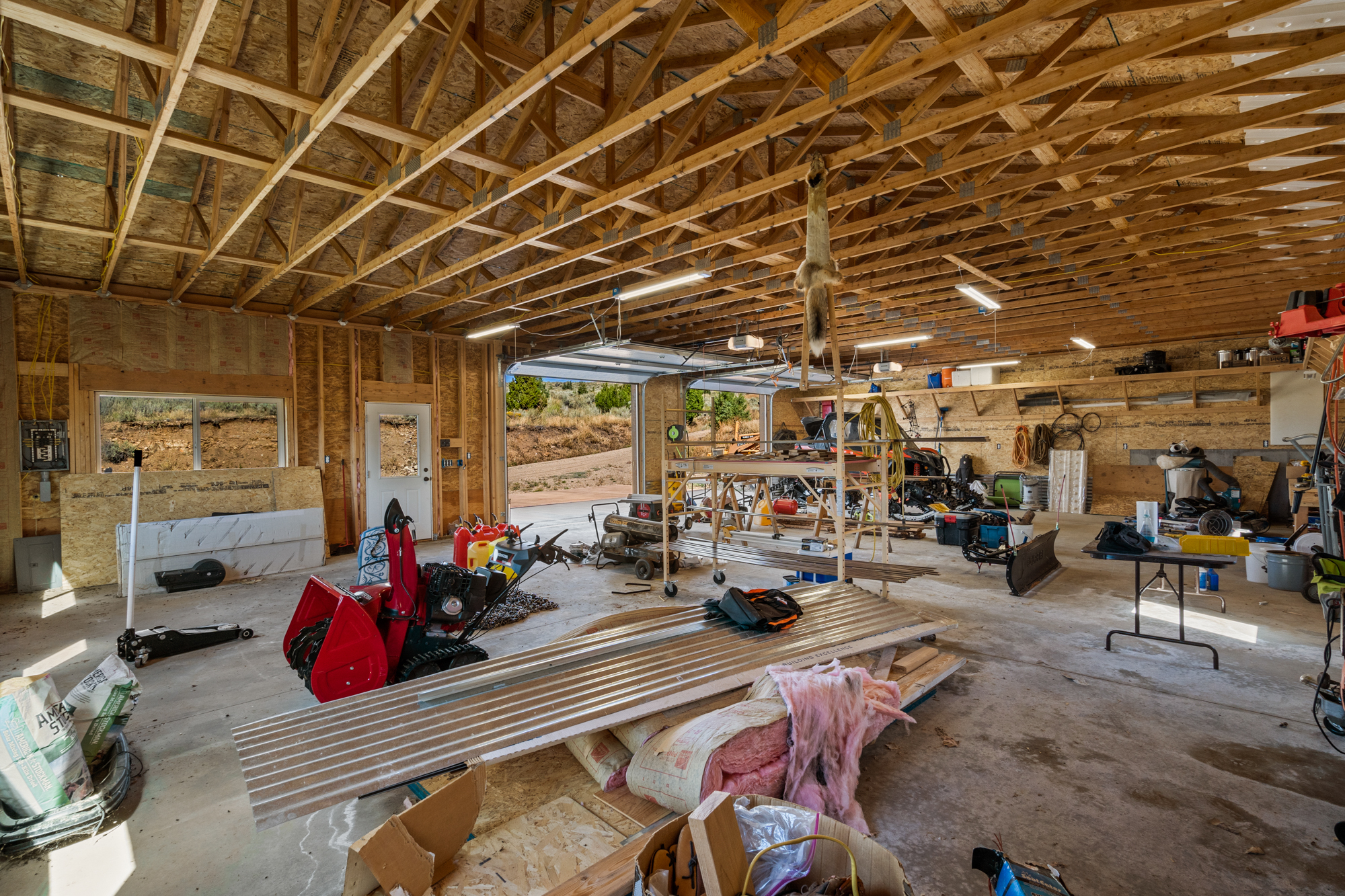 Luxury Off-Grid Home, 40 Acres, NO COVENANTS - SurvivalRealty.com