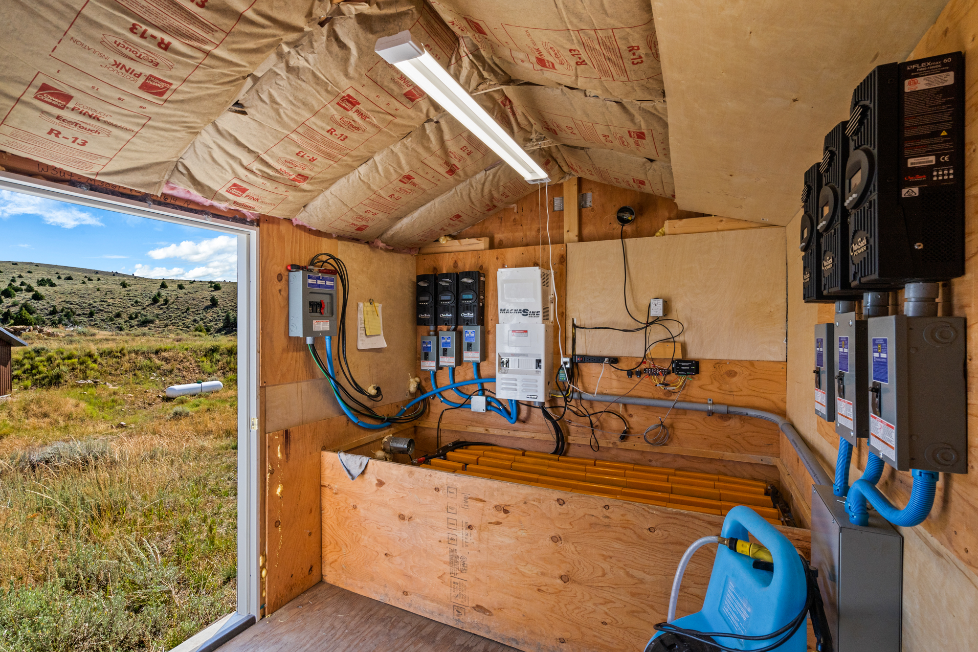 Luxury Off-Grid Home, 40 Acres, NO COVENANTS - SurvivalRealty.com
