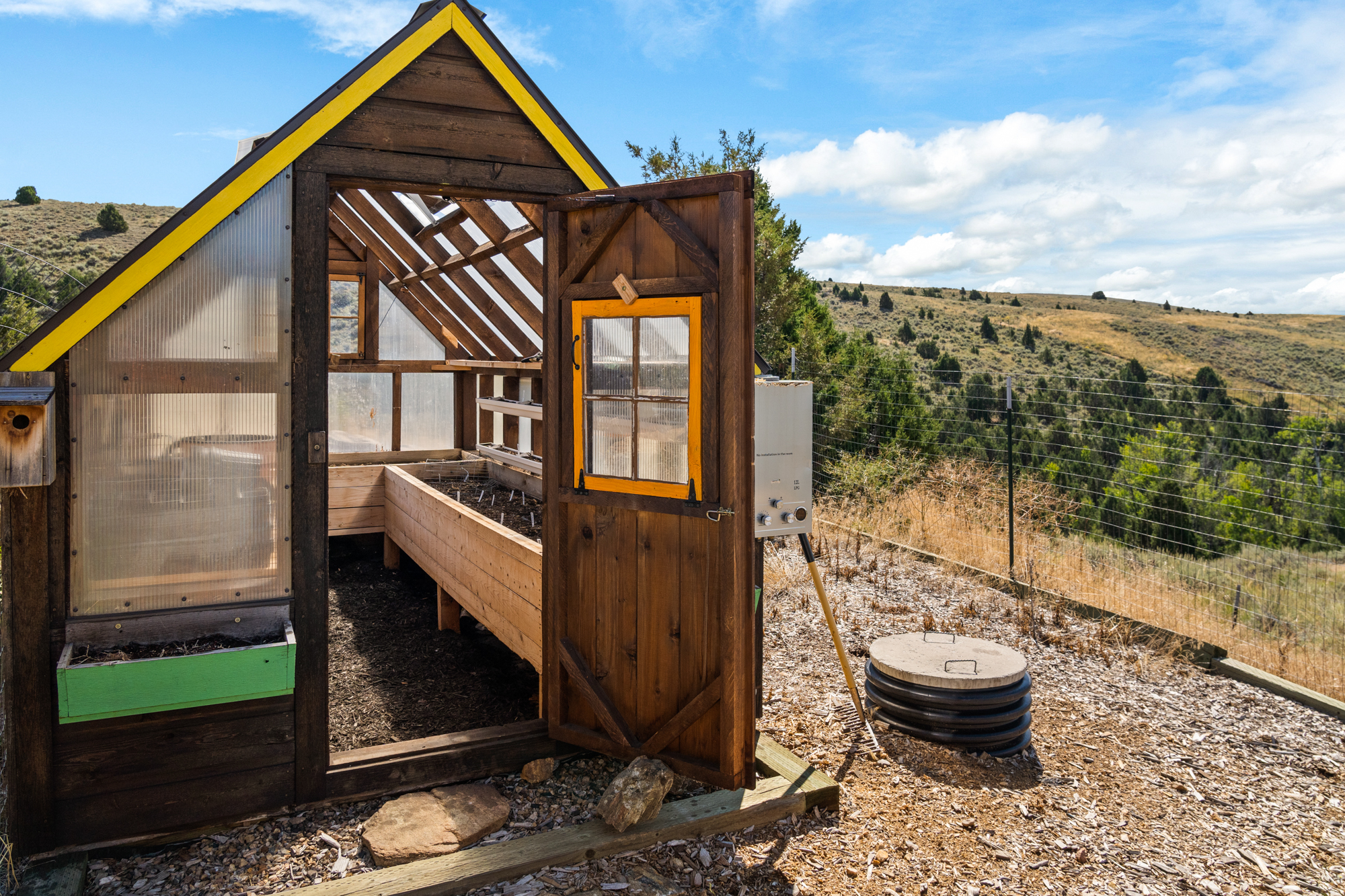 Luxury Off-Grid Home, 40 Acres, NO COVENANTS - SurvivalRealty.com