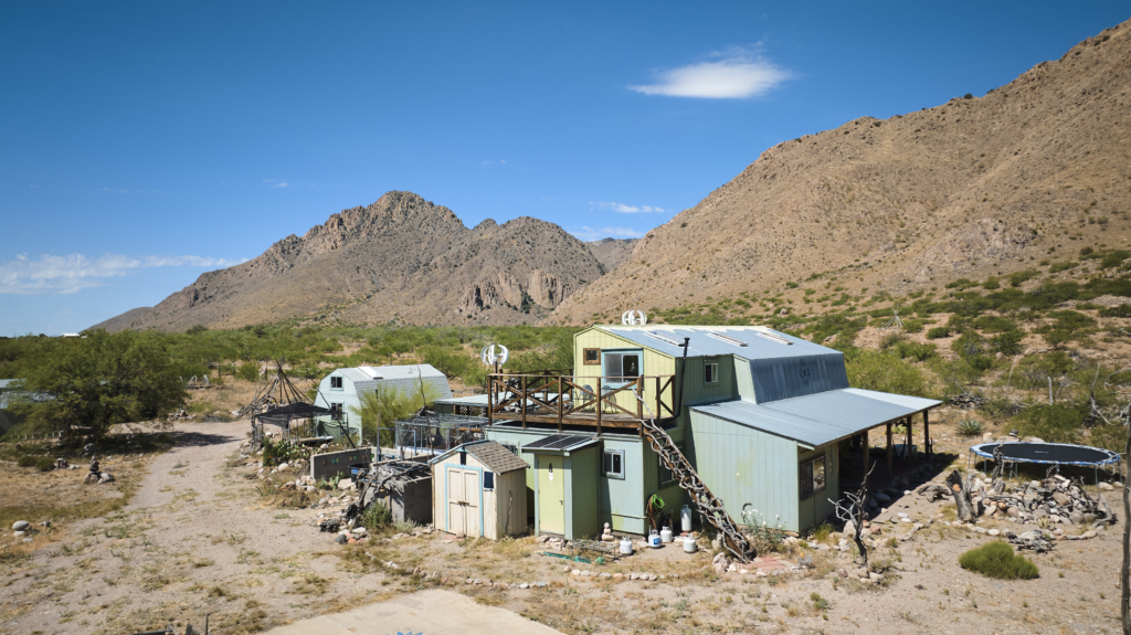 Off-Grid Arizona Retreat with Solar Power, Guest House & Spacious ...